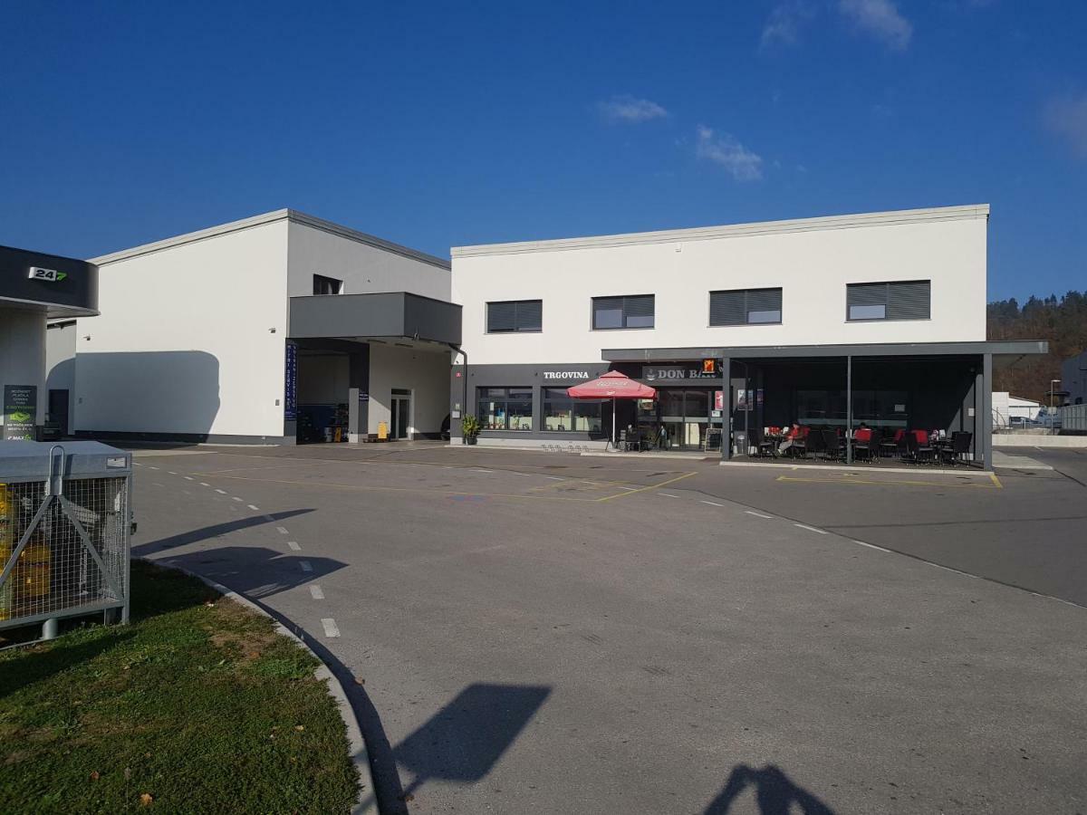 Apartmaji Jankovic Logatec Exterior foto